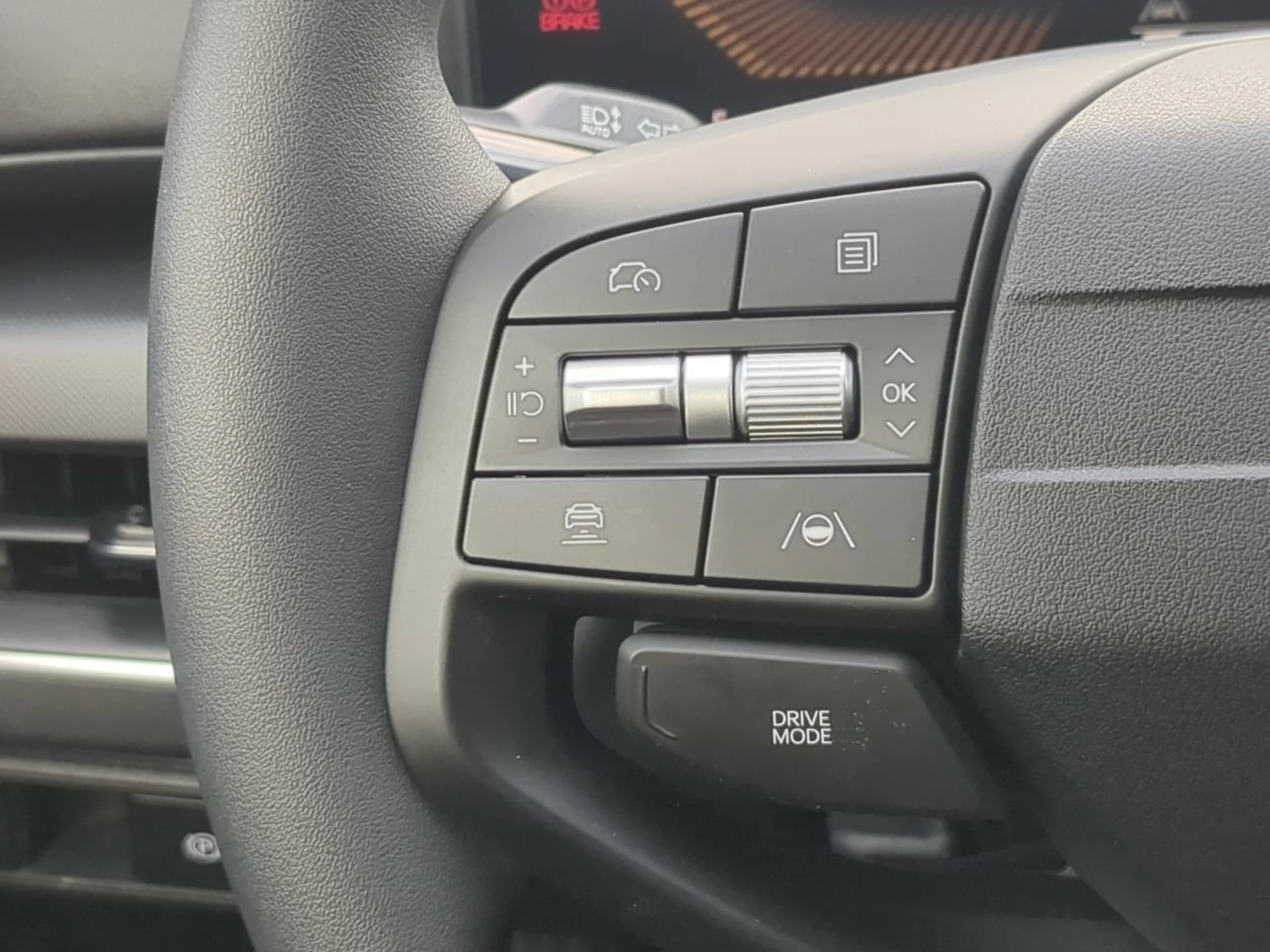 New 2026 Snow White Pearl Kia LXS image 18