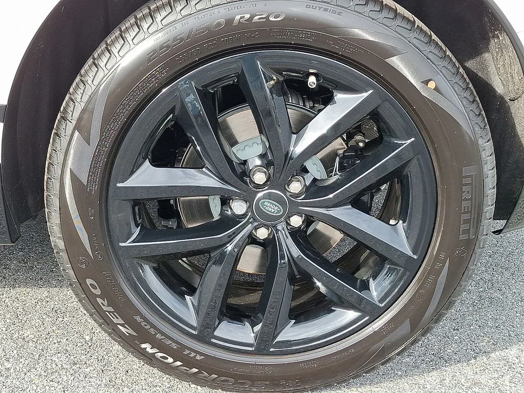 New 2026 Fuji White Land Rover Dynamic SE image 5