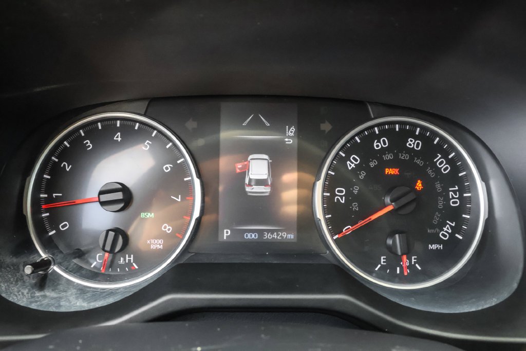 Used 2020 White Toyota XLE image 22