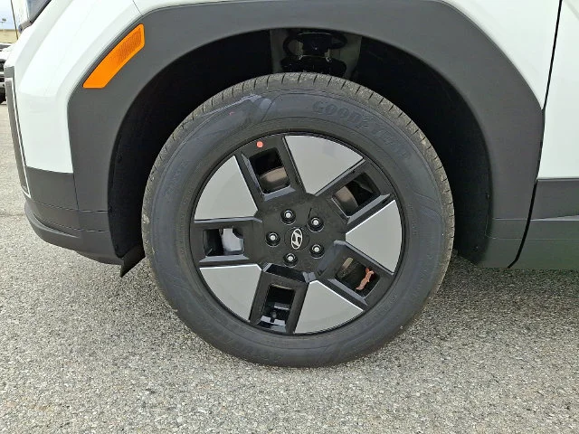 New 2026 White Hyundai SE image 12