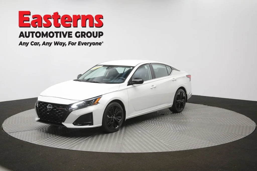 Used 2023 White Nissan 2.5 SR image 55