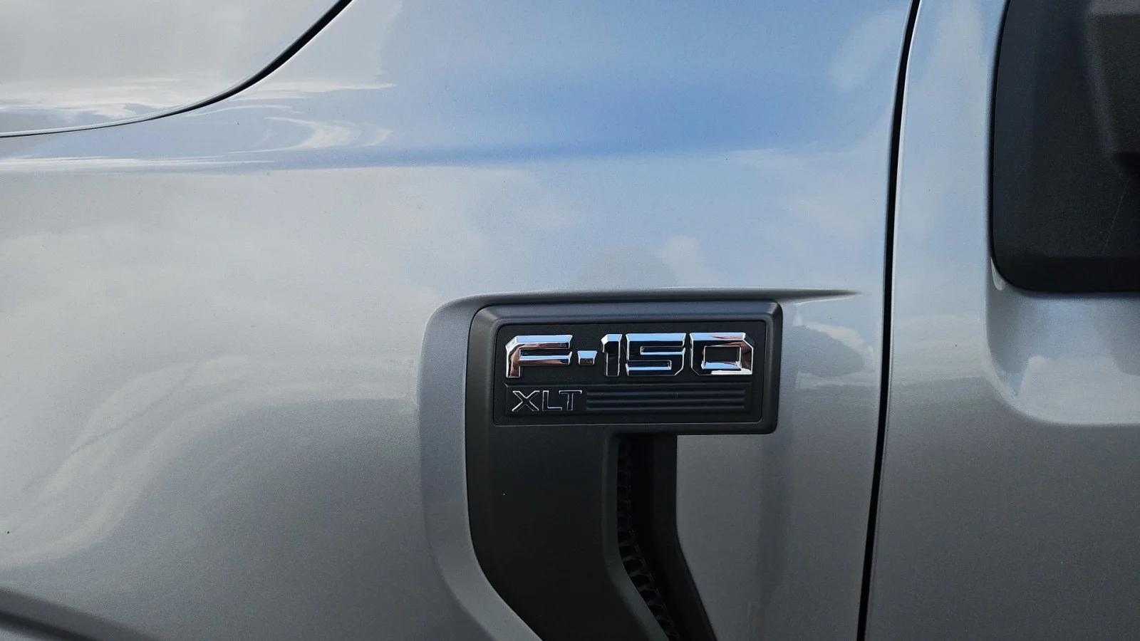 Used 2023 Silver Ford XLT image 10