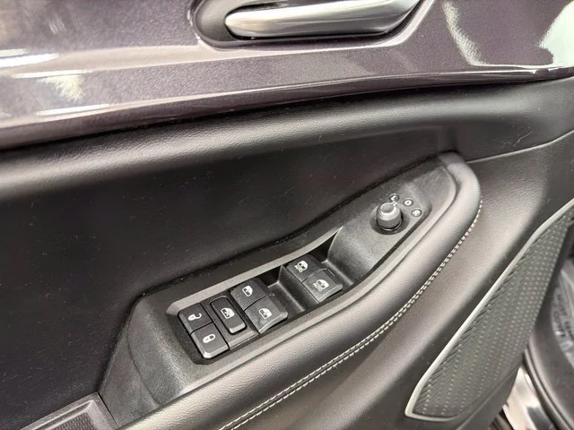Used 2021 Black Jeep Altitude image 12