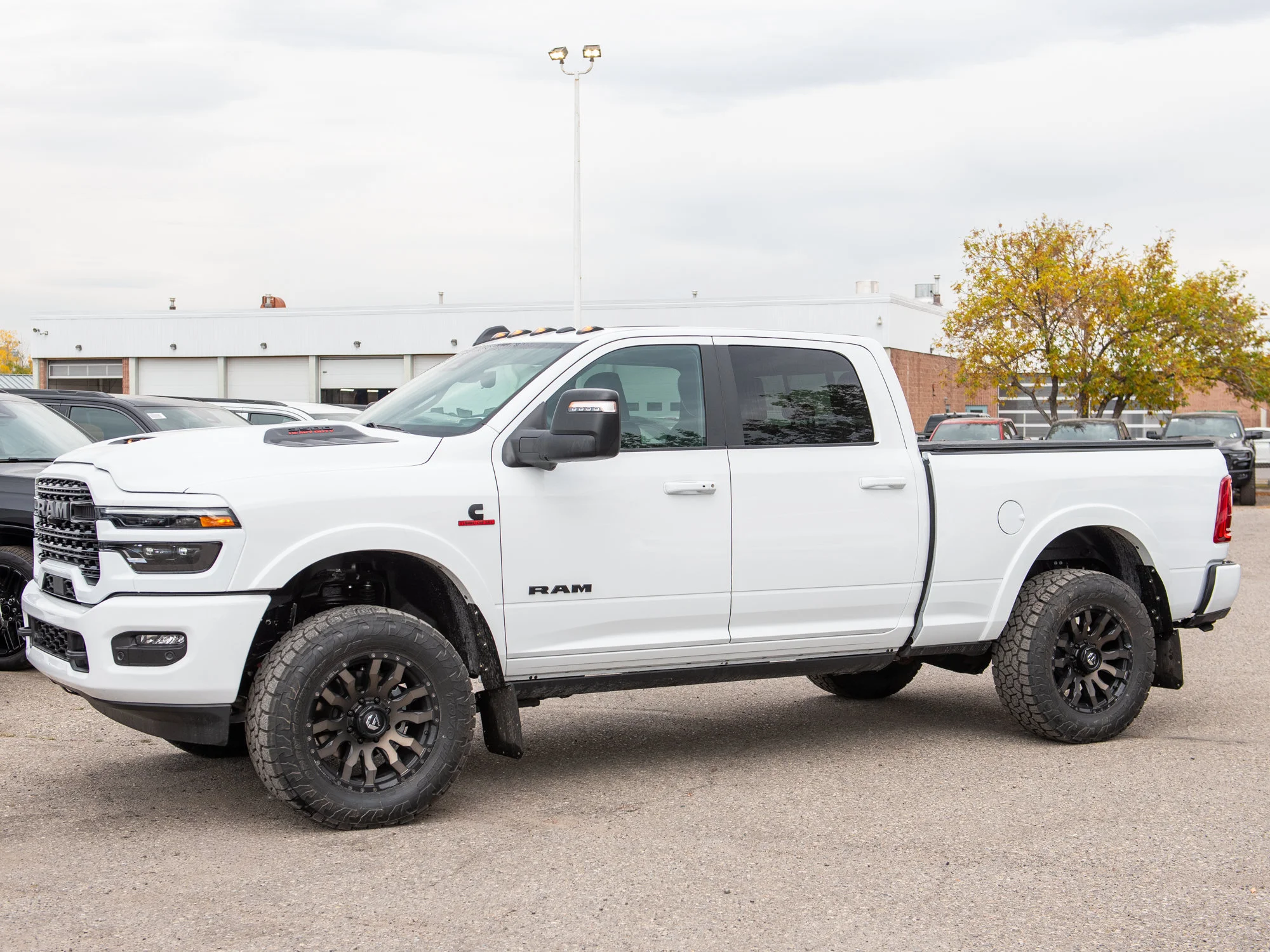 Used 2026 White RAM Limited Night* Crew Cab 4x4, Sunroof, Passenger Screen, Heated/Ventilated Leather image 5