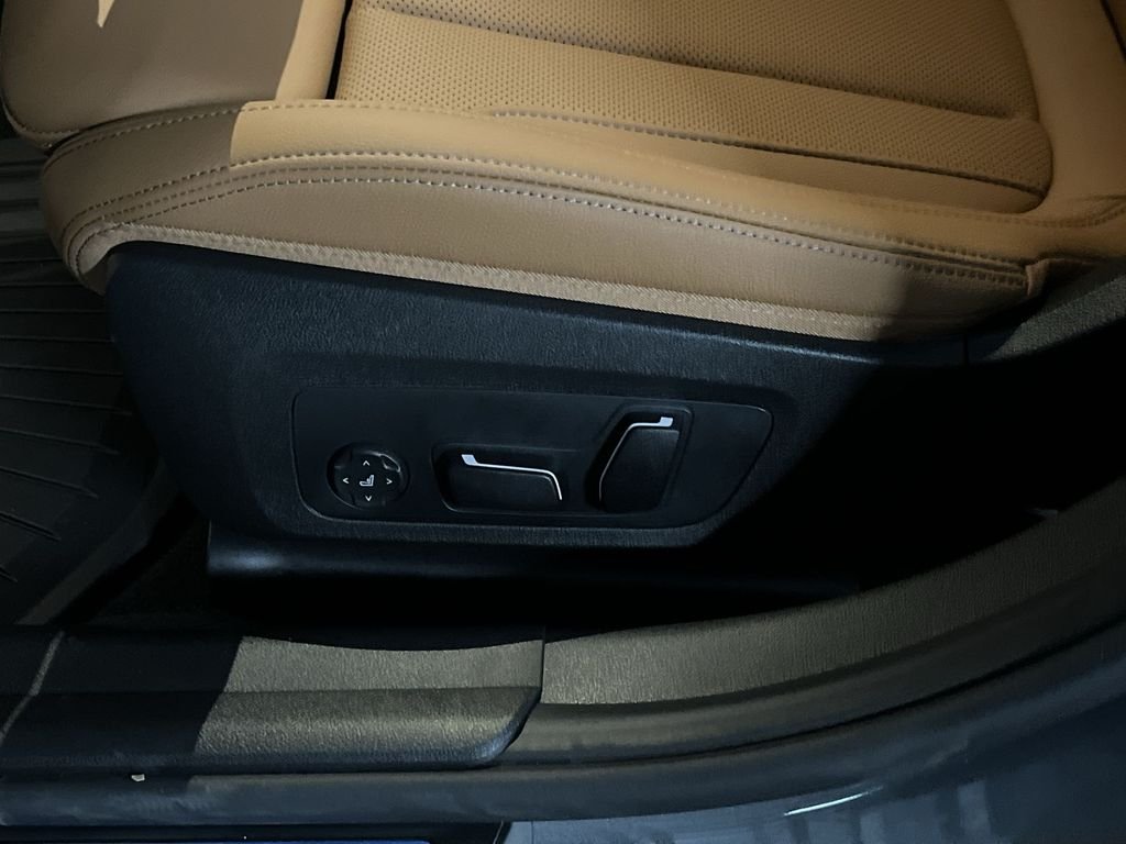 2025 BMW 3 Series 330i - Photo 12