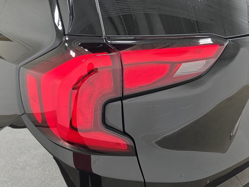 Used 2019 Ebony Twilight Metallic GMC SLE image 31