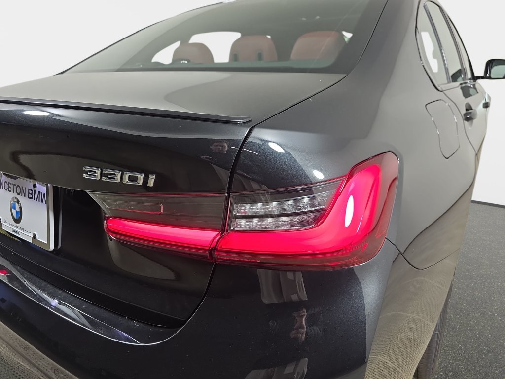 New 2026 Black Sapphire Metallic BMW 330i xDrive image 35