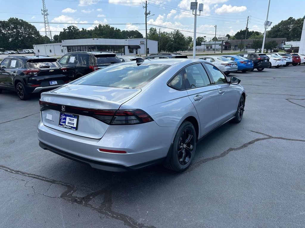 2025 Honda Accord SE - Photo 26
