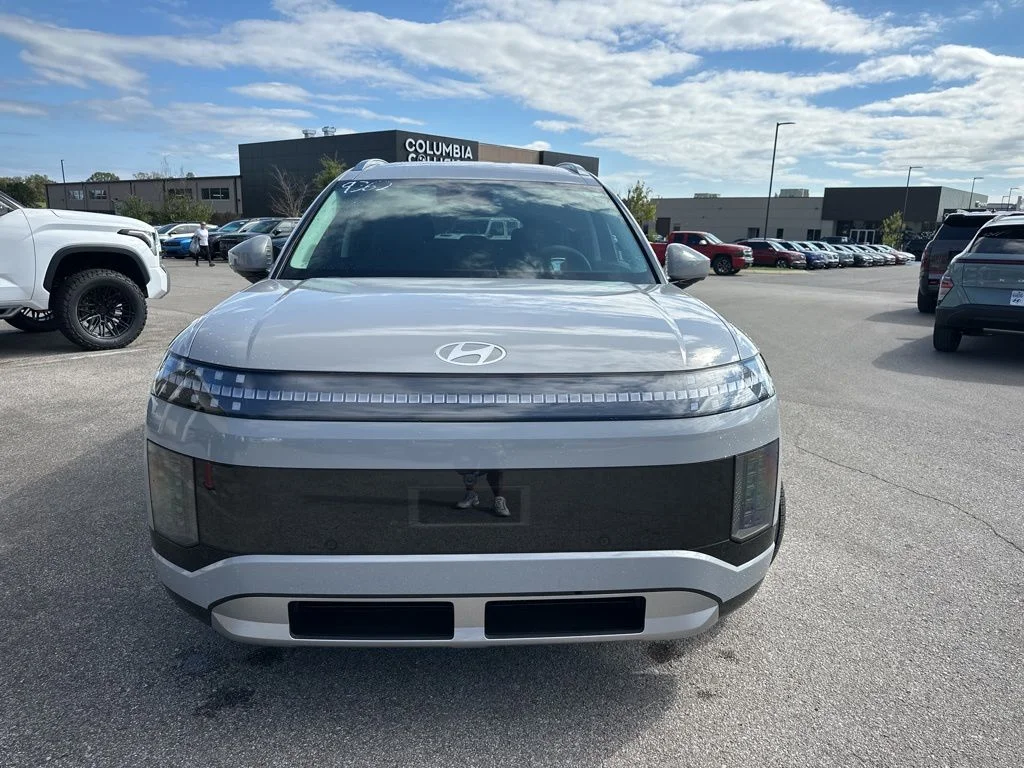 New 2026 Cyber Gray Hyundai SEL image 3