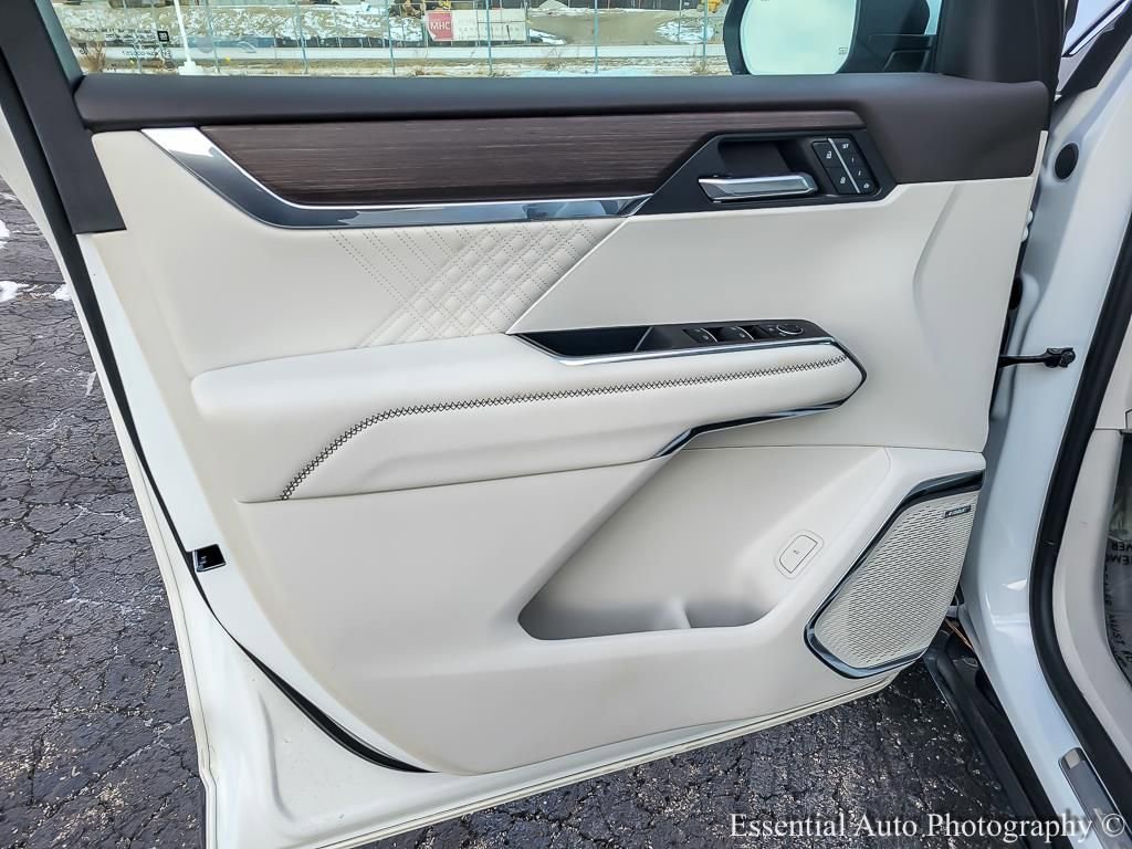 2024 GMC ACADIA - Image 18