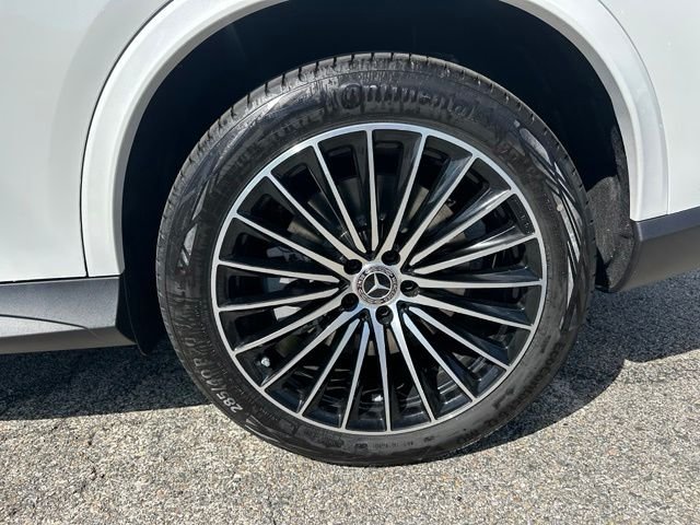New 2027 MANUFAKTUR Moonlight White Metallic Mercedes-Benz GLC 350 image 10