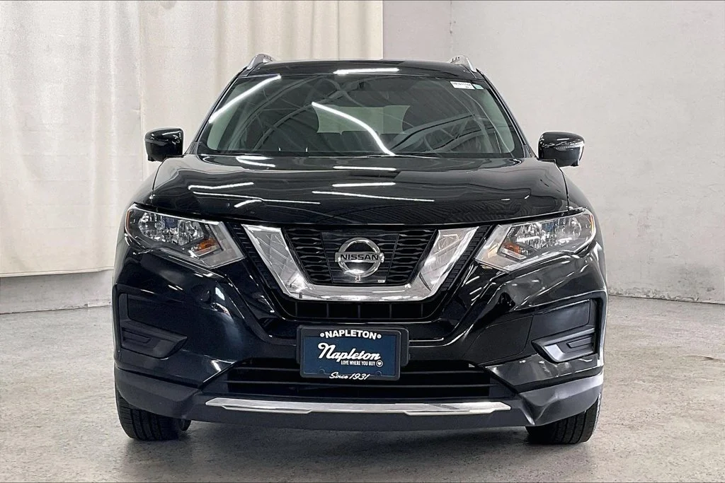 Used 2017 Nissan Rogue SV with VIN 5N1AT2MV6HC872377 for sale in Oak Lawn, IL