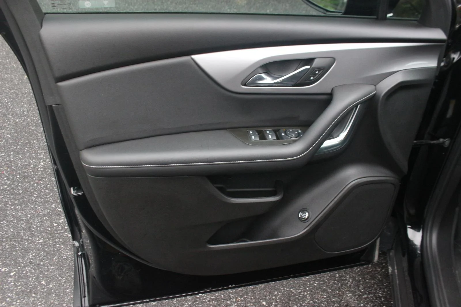 Used 2024 Black Chevrolet 2LT image 11