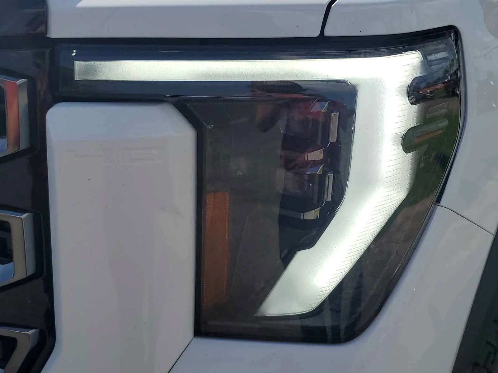 Used 2024 Summit White GMC AT4 image 17