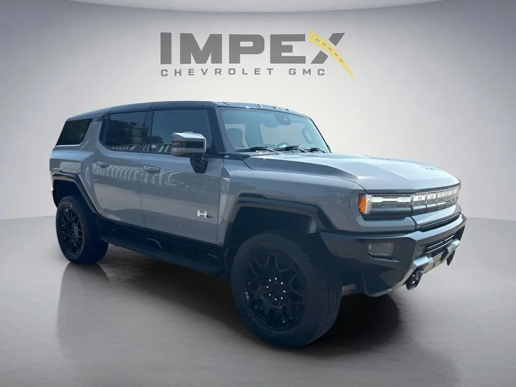 Used 2025 Meteorite Metallic (Grey) GMC 2X image 7