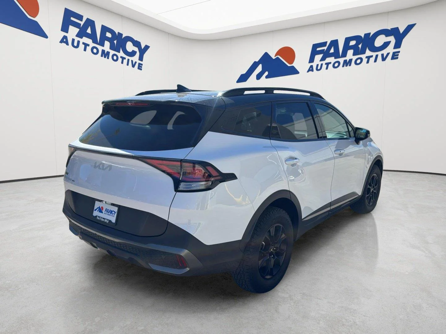 Used 2024 Glacial White Pearl/Ebony Black Roof Kia X-Pro image 6