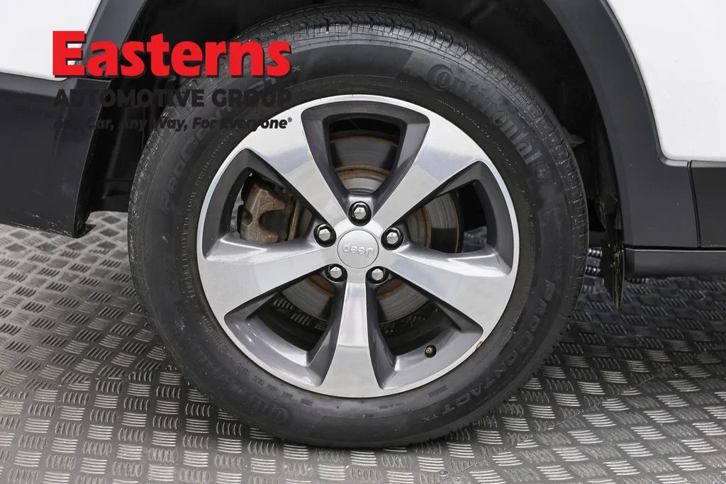 Used 2020 White Jeep Limited image 32