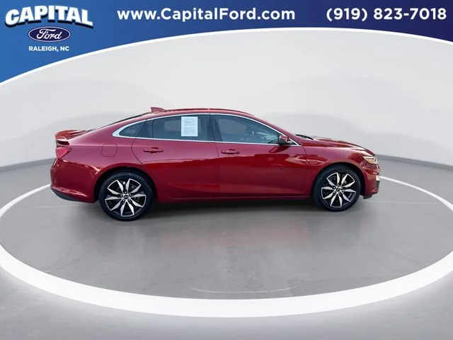 Used 2021 Red Chevrolet RS image 9
