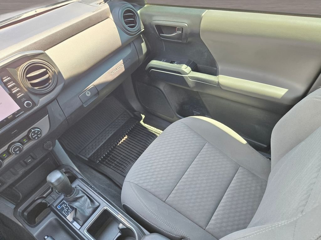 Used 2020 White Toyota SR image 22