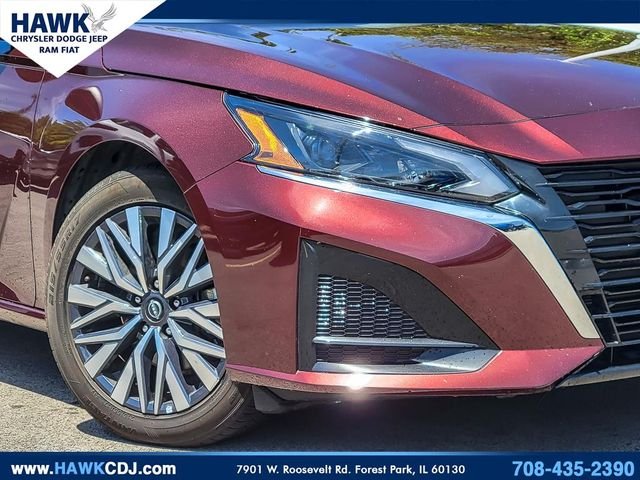 Used 2025 Red Nissan 2.5 SV image 3