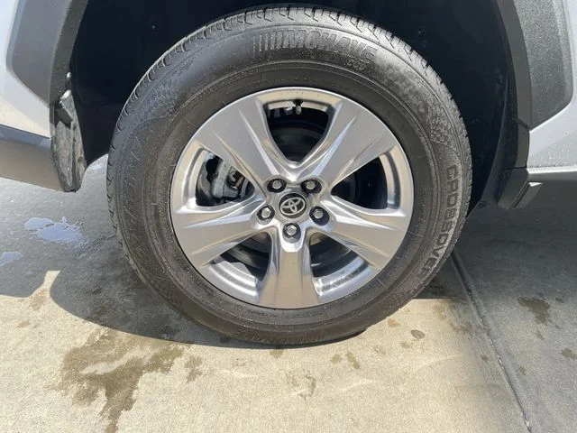 2024 Toyota RAV4 XLE - Photo 35