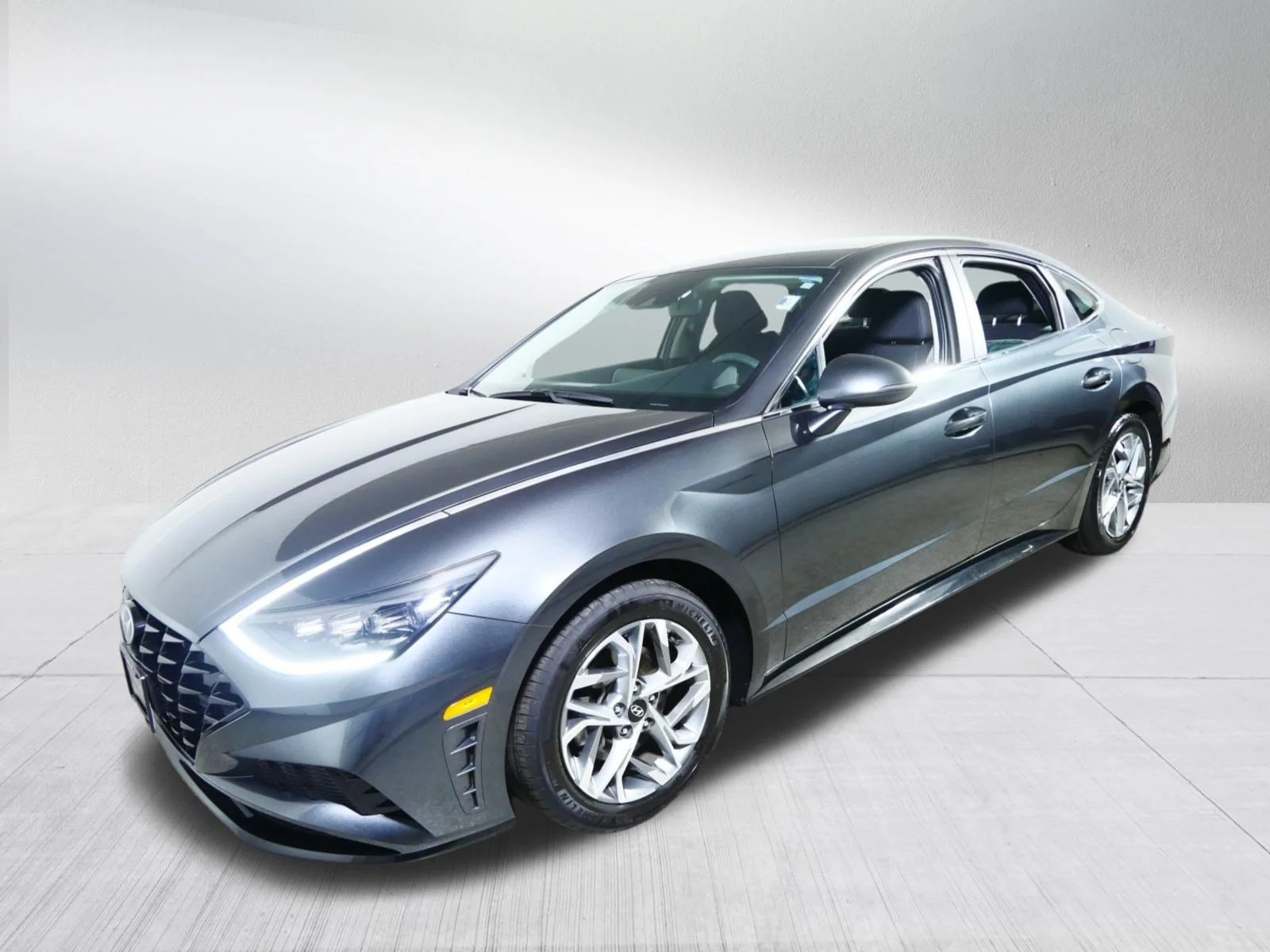 Used 2023 Portofino Gray Hyundai SEL image 3