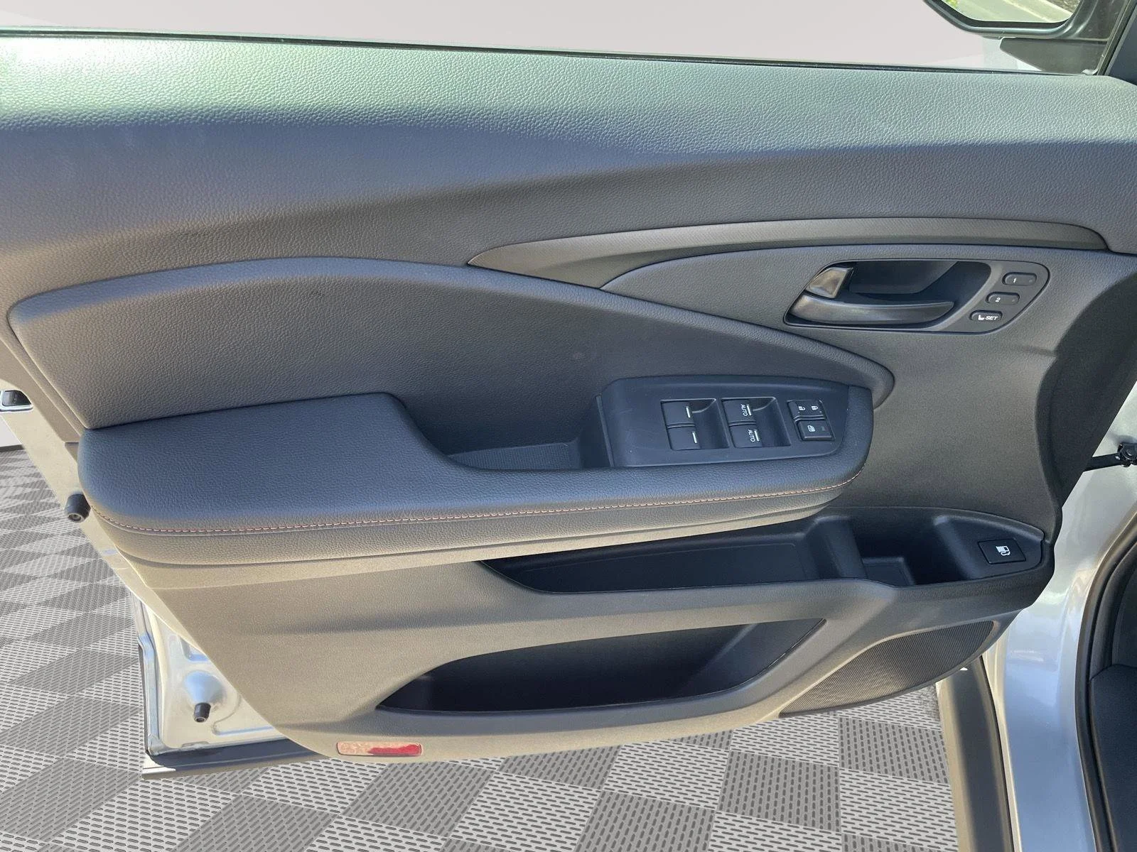 Used 2025 Solar Silver Metallic Honda TrailSport image 19