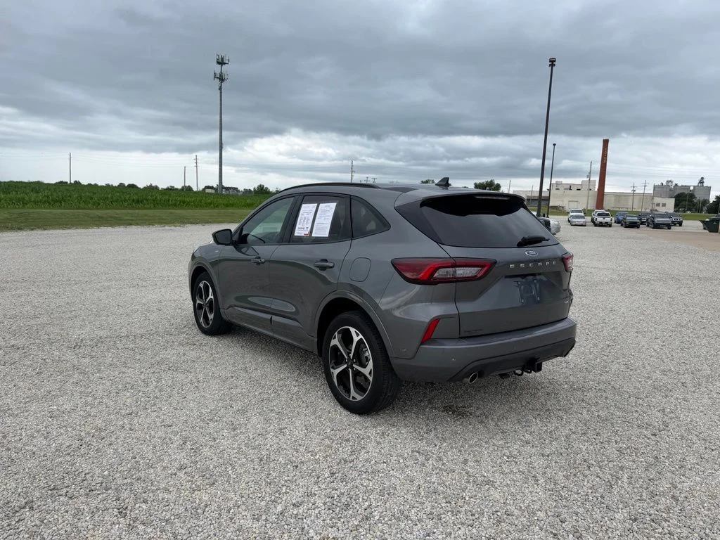 Used 2023 Gray Ford ST-Line Elite image 6