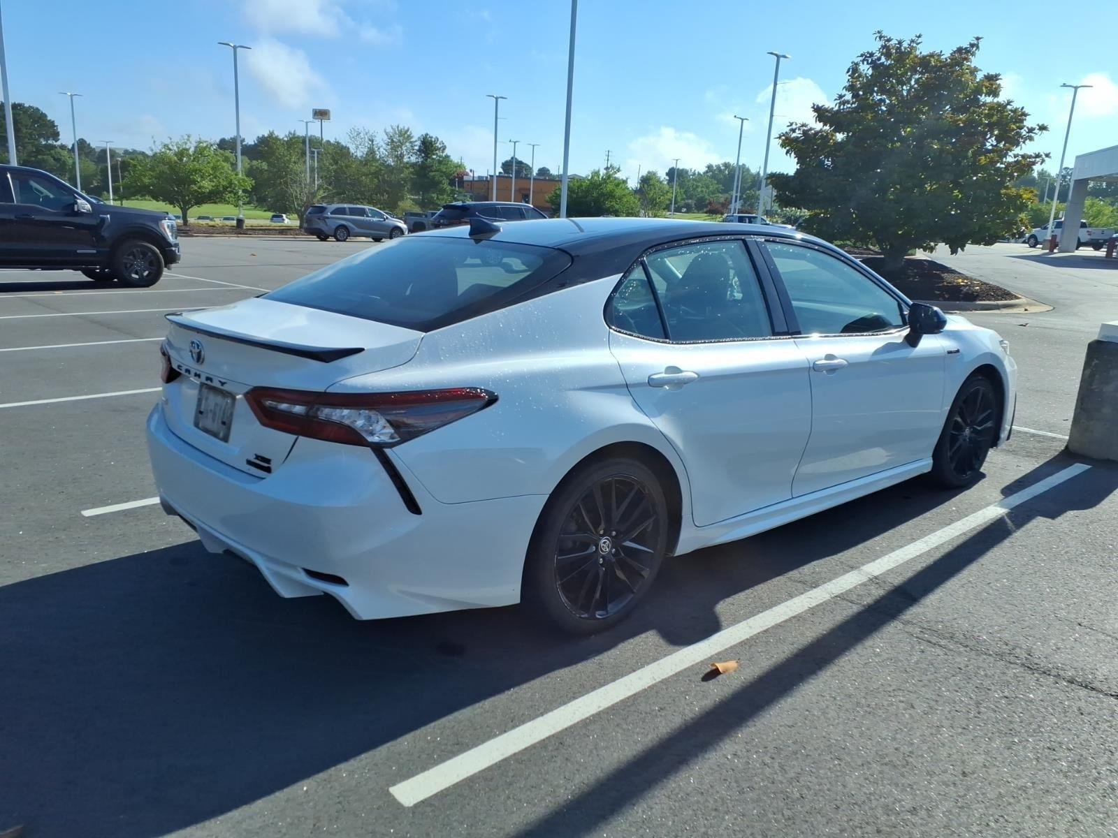 Used 2021 Wind Chill Pearl/Midnight Black Metallic Toyota Hybrid XSE image 5