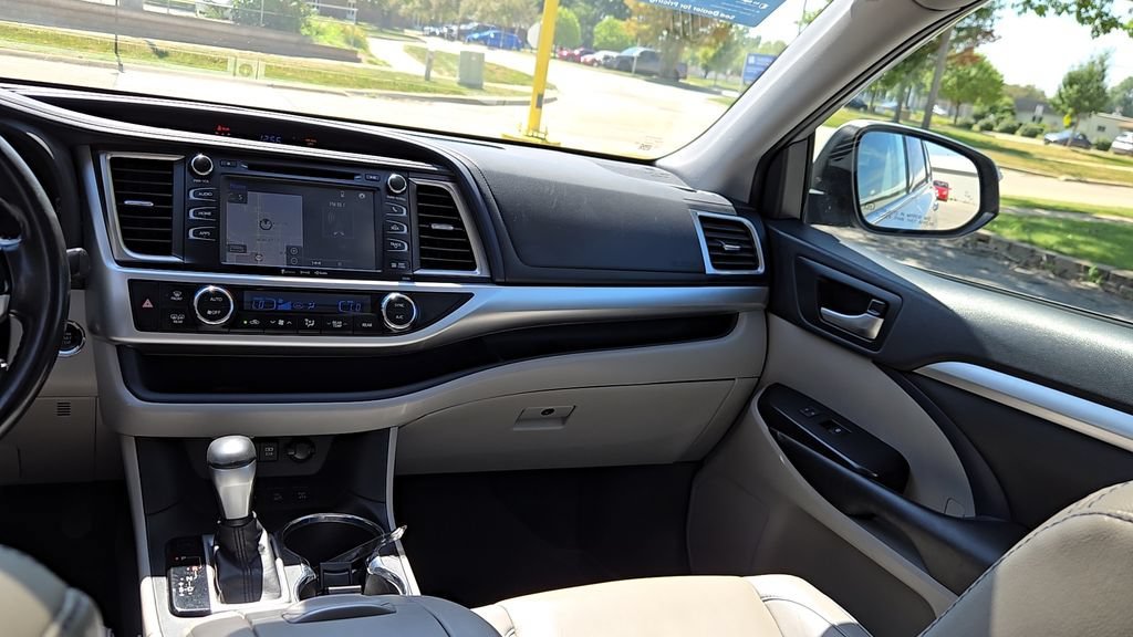 Used 2019 Celestial Silver Metallic Toyota SE image 25