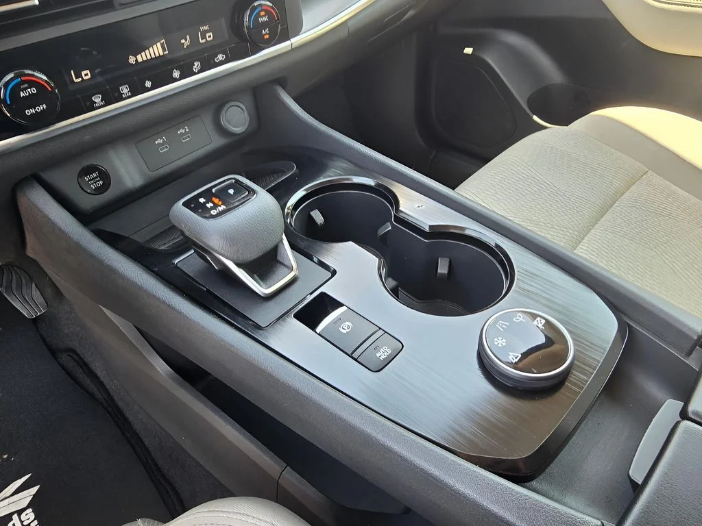 Used 2025 Everest White Pearl Nissan SV image 17