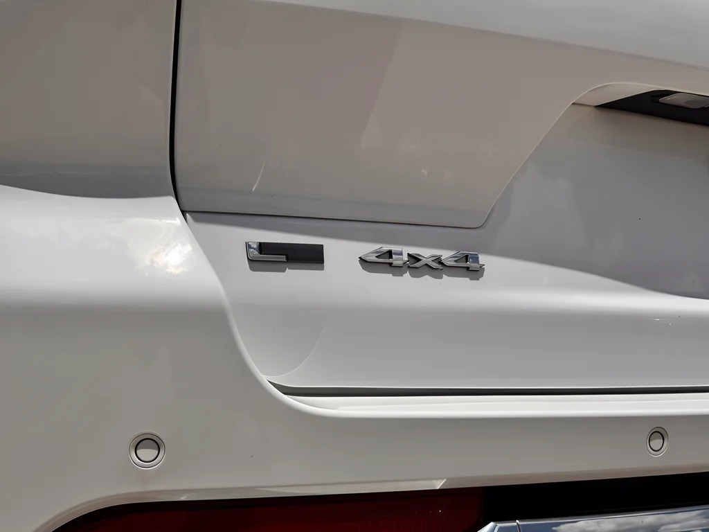 Used 2023 White/off-white Jeep Overland image 30