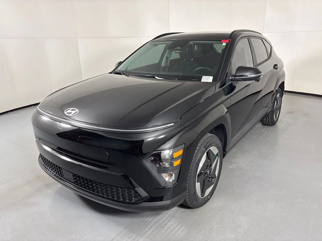 Used 2024 Black Hyundai SEL image 4