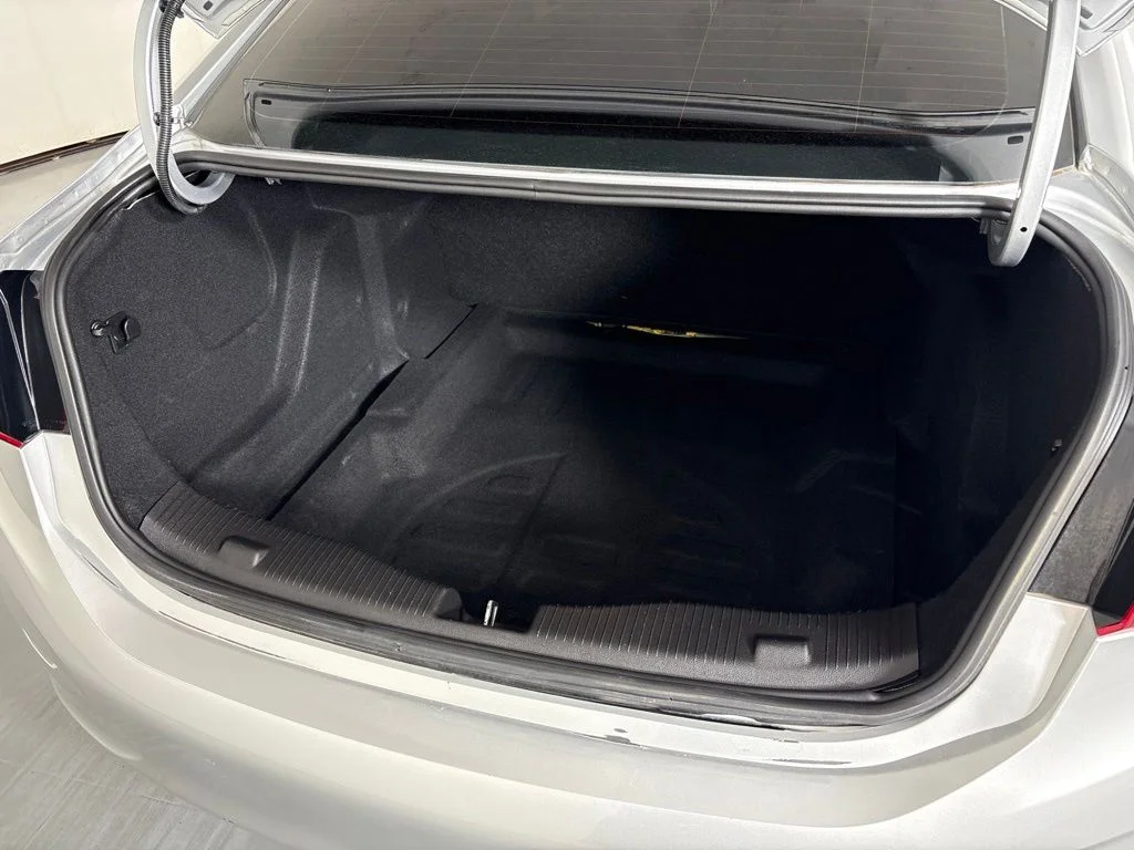 Used 2018 Silver Chevrolet LS image 19