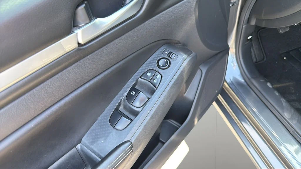 Used 2022 Gray Nissan 2.5 SV image 15
