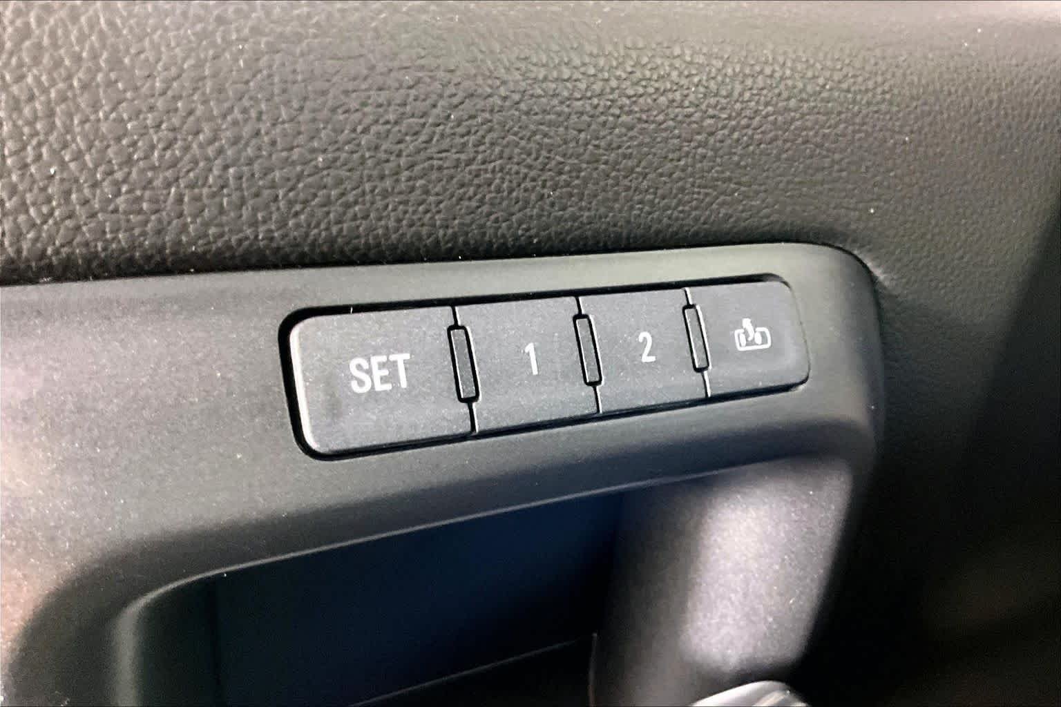 Used 2018 Onyx Black GMC Denali image 32