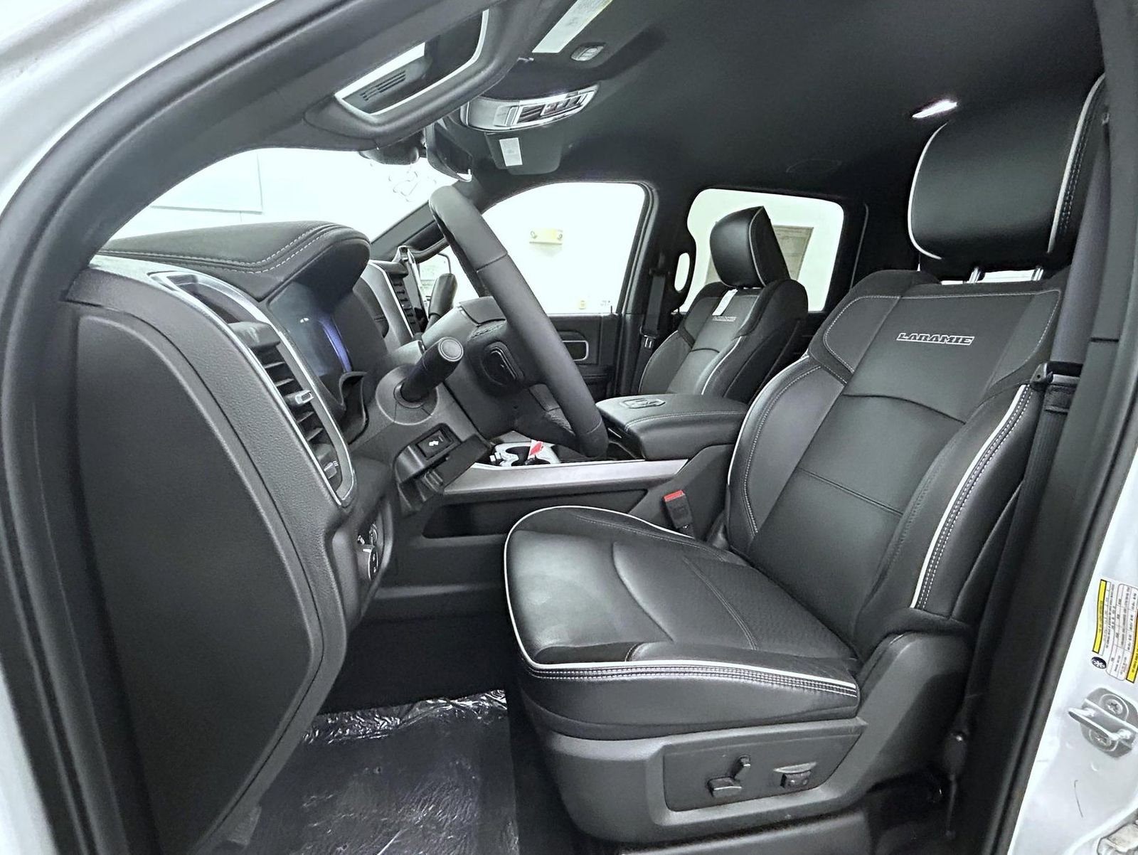 New 2025 Bright White Clear-Coat Exterior Paint RAM Laramie image 11