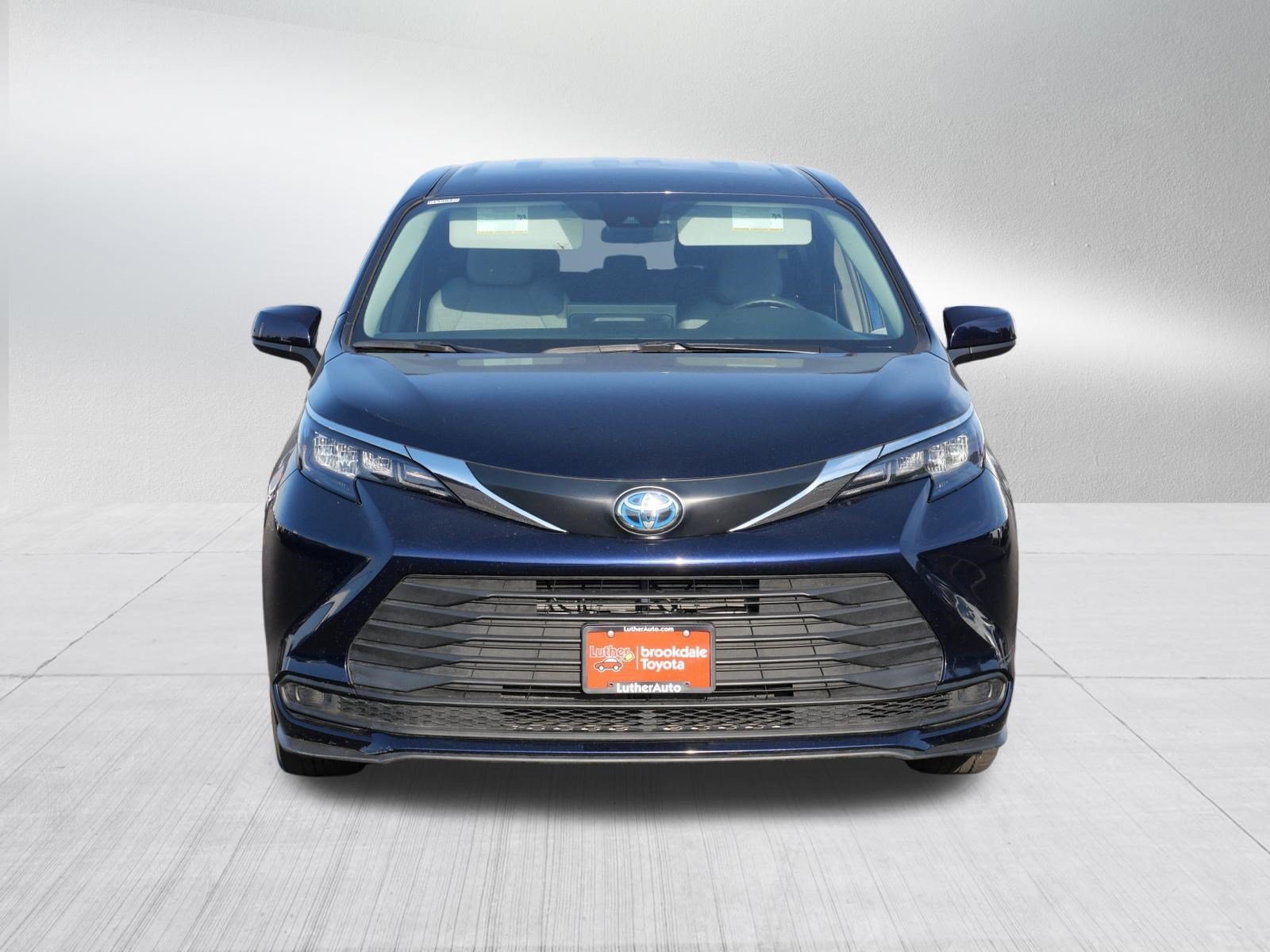Used 2025 Toyota Sienna LE with VIN 5TDKSKFC8SS204707 for sale in Brooklyn Center, Minnesota