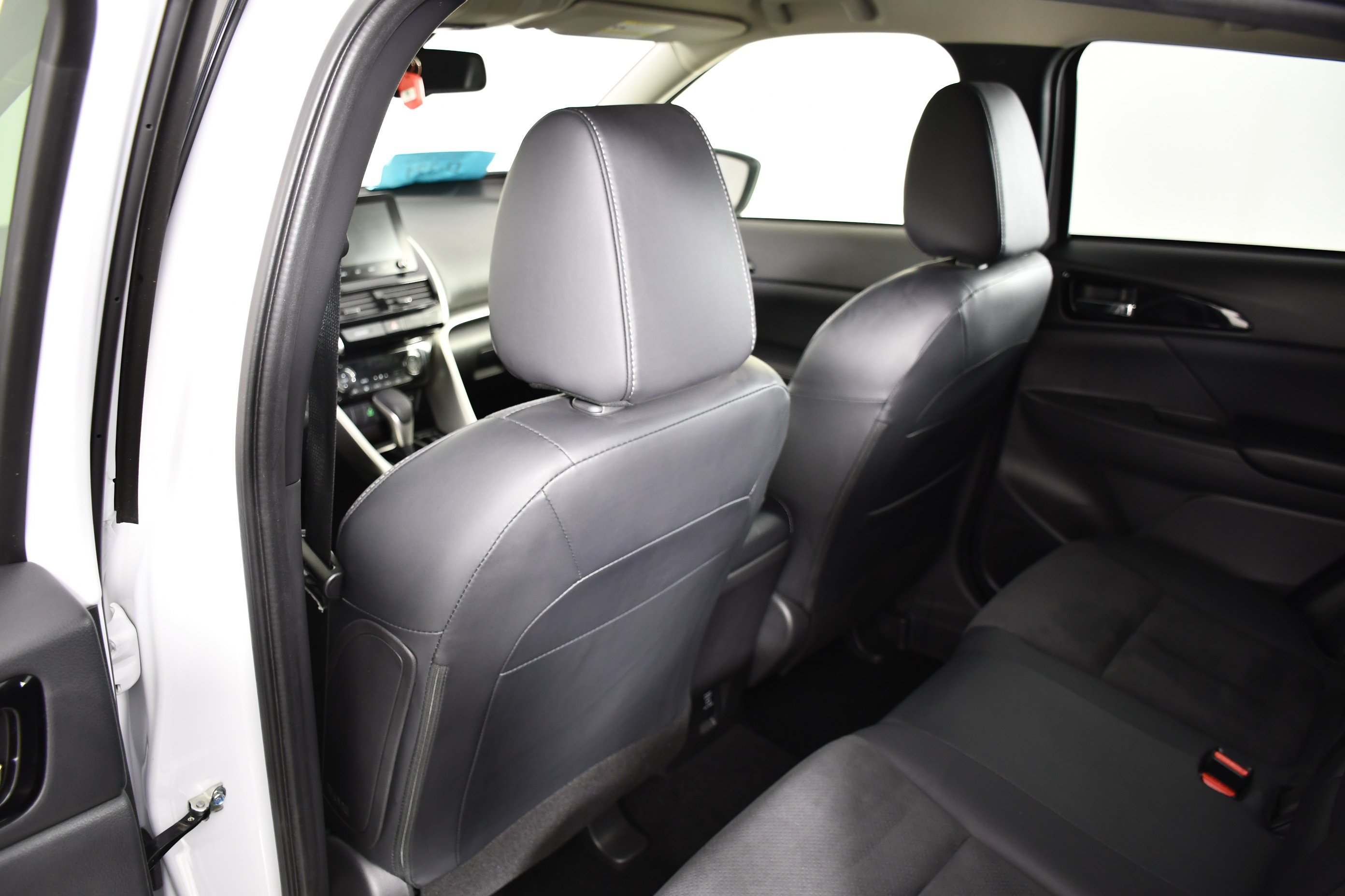 Used 2023 White Diamond Mitsubishi SE image 45