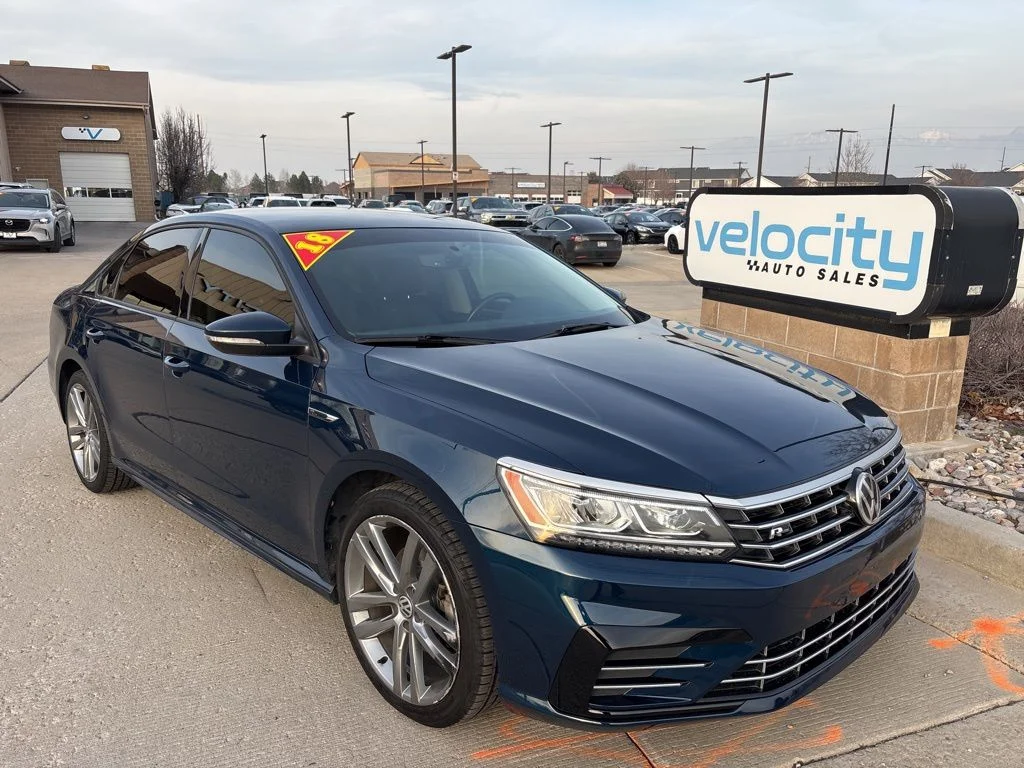 2018 Volkswagen Passat 2.0T R-Line Auto's photo