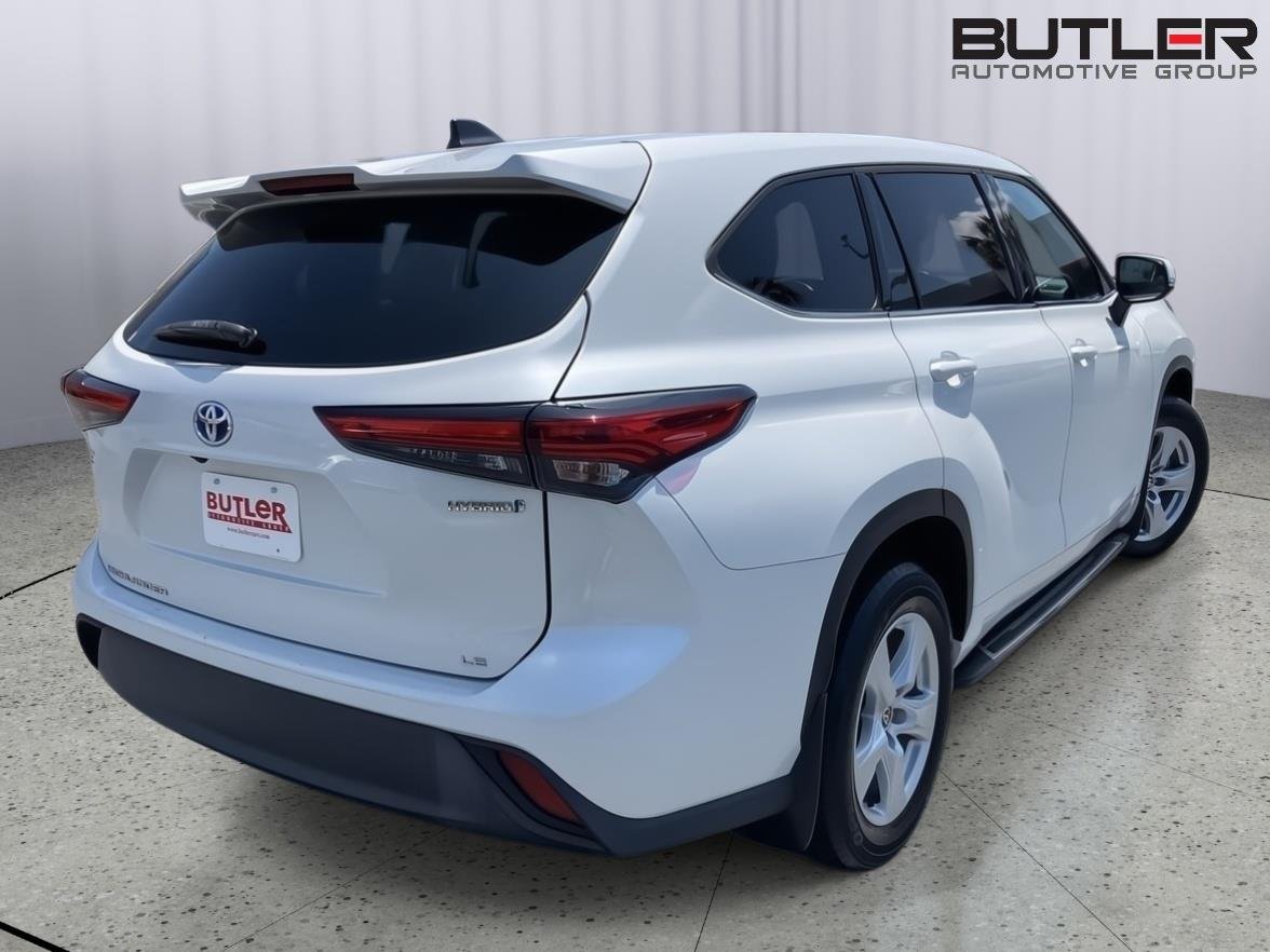 Used 2022 White (Wind Chill Pearl) Toyota Hybrid LE AWD image 5