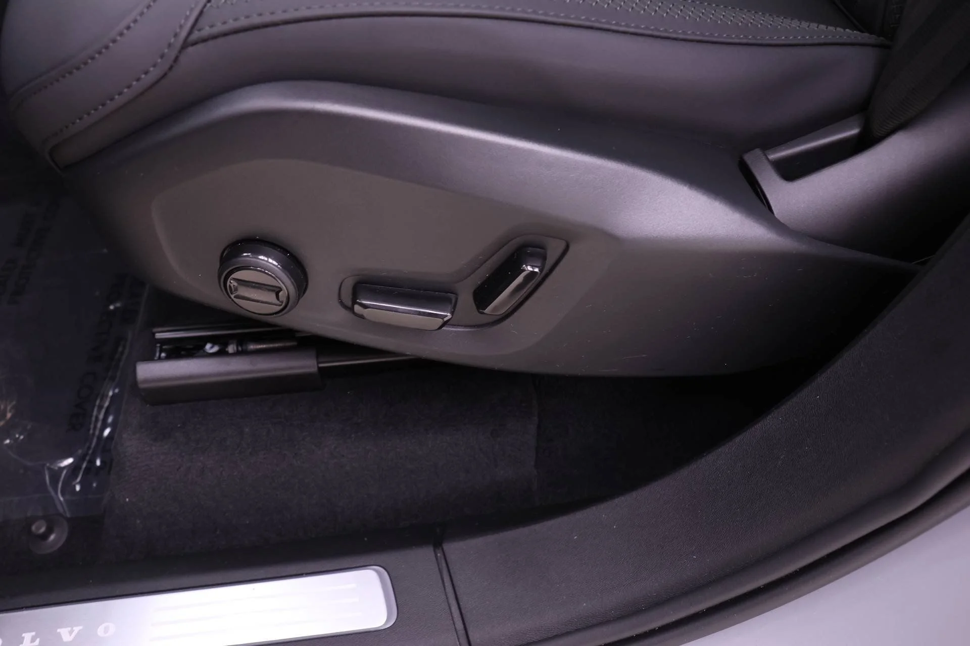 2026 Volvo XC90 Plus - Photo 15