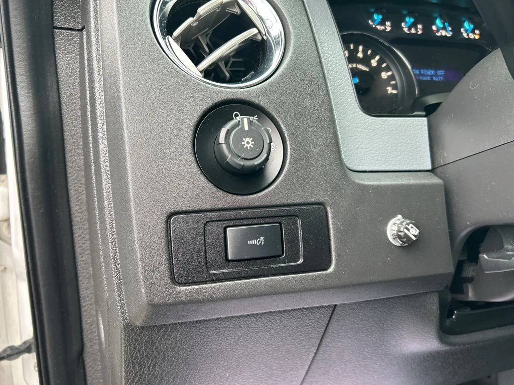 Used 2013 Oxford White Ford XLT image 8