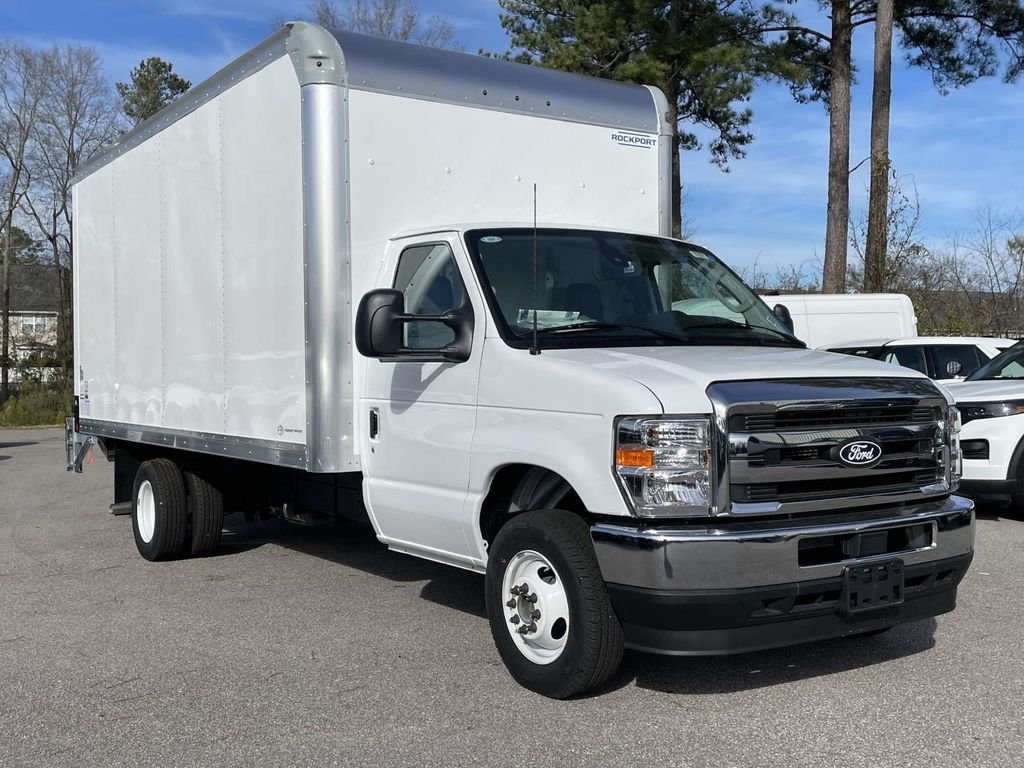2026 Ford E-Series DRW E-450 Super Duty 158 in WB's photo