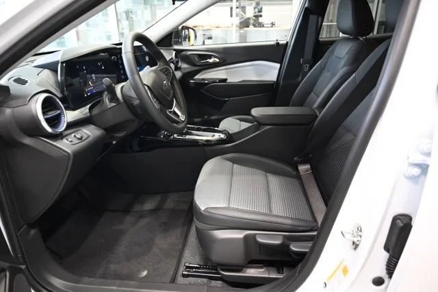 New 2026 Summit White Chevrolet LT image 9