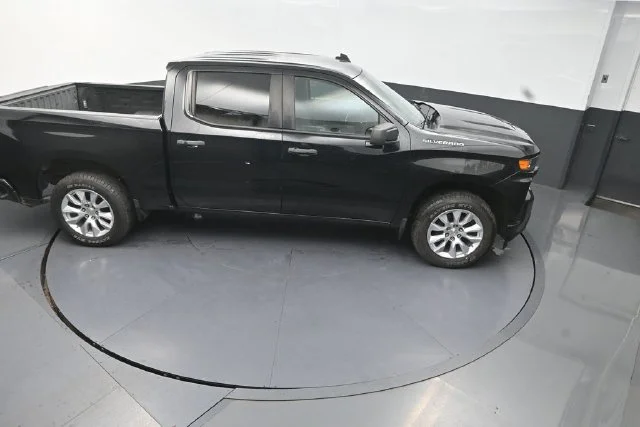 Used 2020  Chevrolet Custom image 30