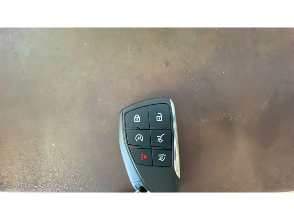 Used 2022 White Frost Tri-Coat GMC Denali image 21