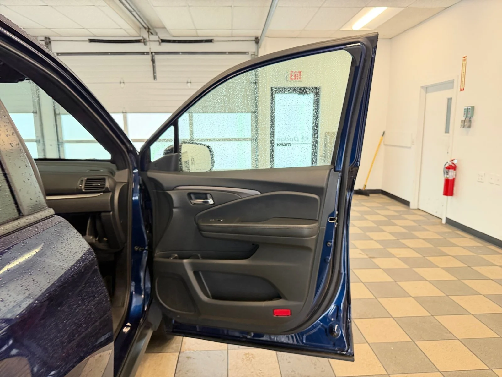 Used 2019 Obsidian Blue Pearl Honda EX-L image 31