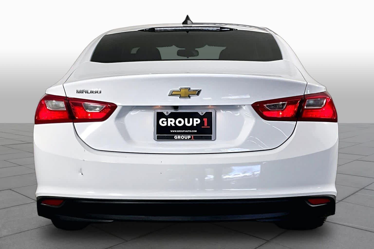 Used 2022 Summit White Chevrolet LS image 5