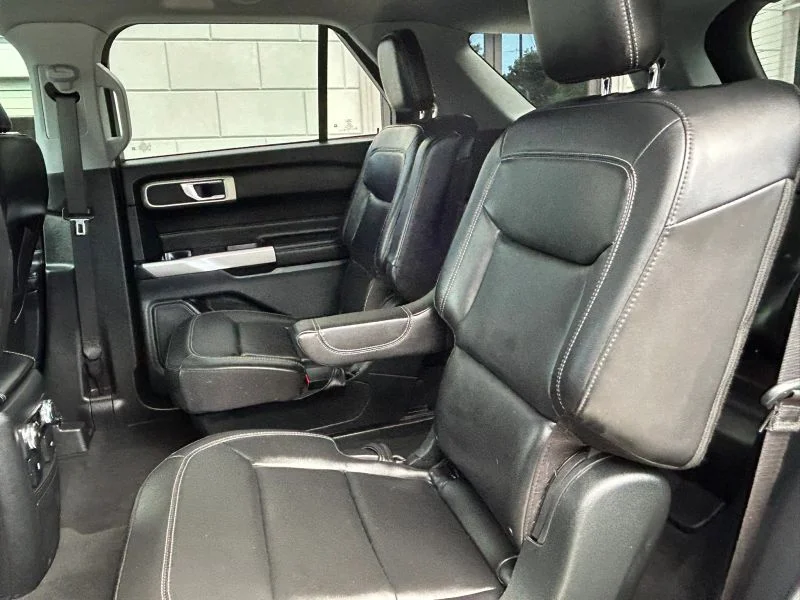 Used 2023 Black Metallic Ford XLT Sport Utility 4D image 37